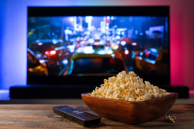 Television with Pocorn © Adobe Stock